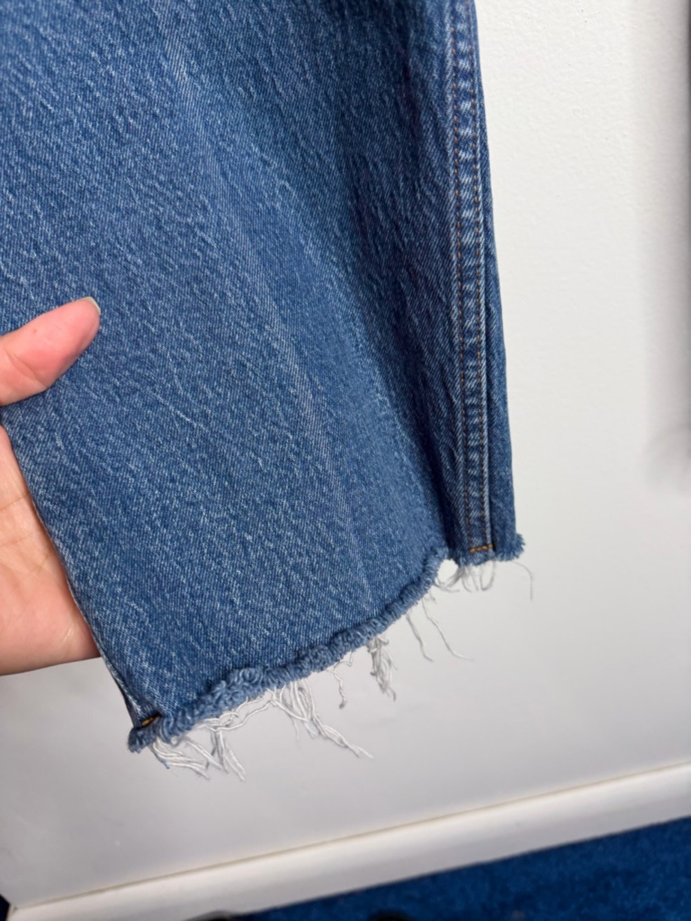 Abercrombie & Fitch 90's Straight‎ Ultra High Rise Blue Wash Raw Hem 34/18 Short - Picture 6 of 7